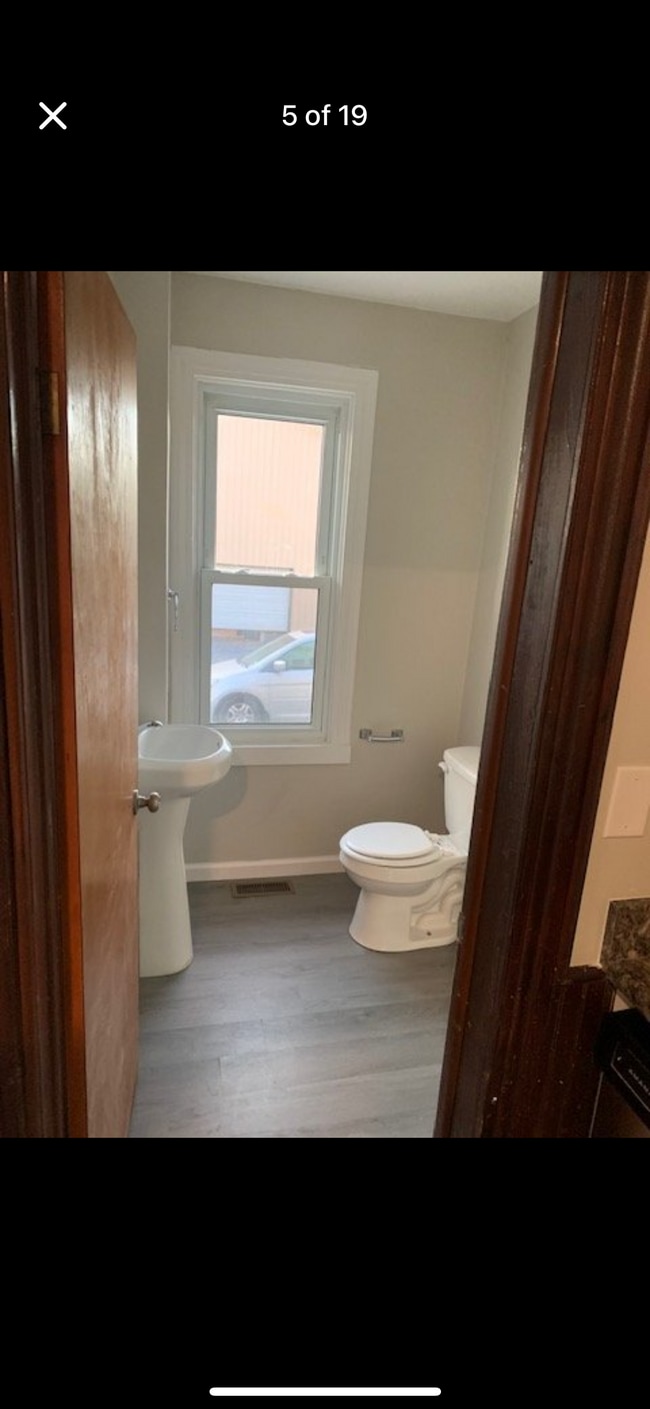 Building Photo - 639 E Middle St