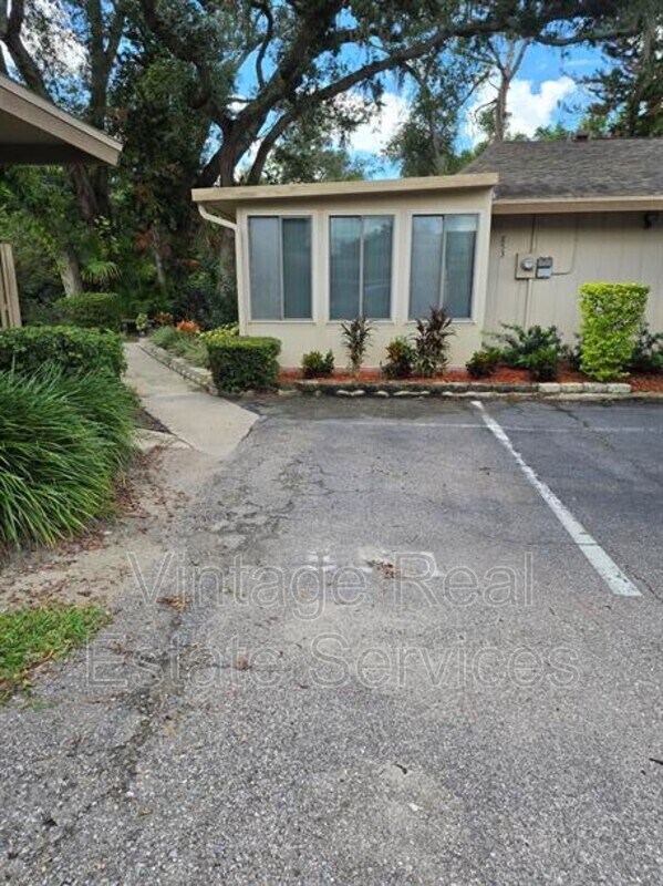 Building Photo - 851 Creekway Ct