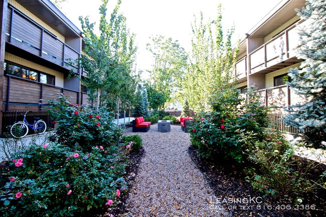 Building Photo - The Lakota on Grand