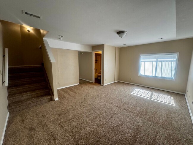 Building Photo - Charming 4 Bedroom close to Patty Jewett Golf Course
