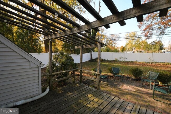 Building Photo - 660 Osborne Ave