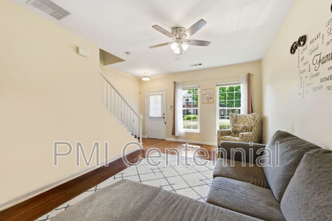 Building Photo - 1528 Cove Creek Cir