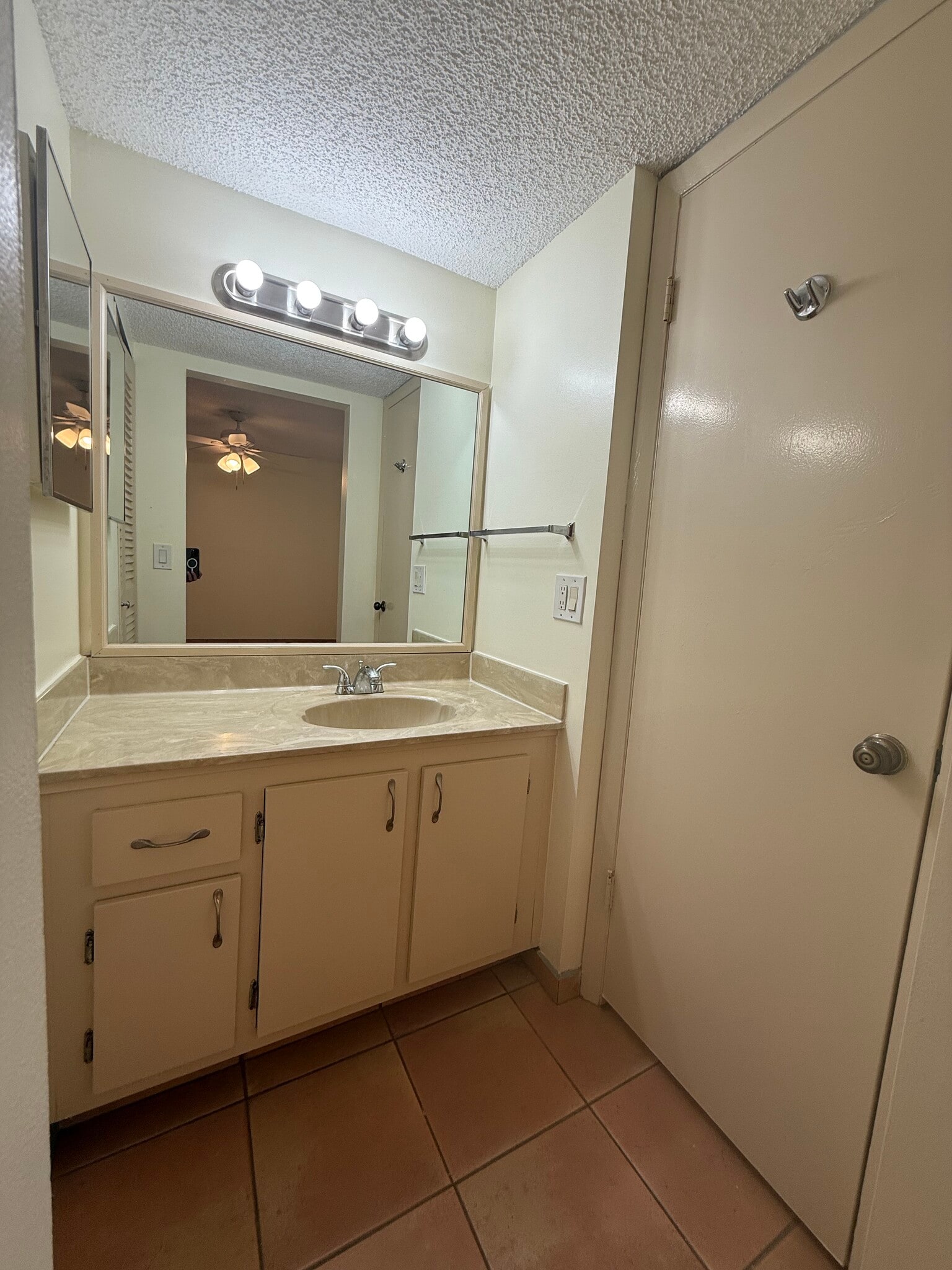 Building Photo - 6075 N Sabal Palm Blvd