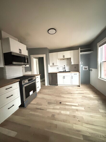 Building Photo - 46 Evelyn St