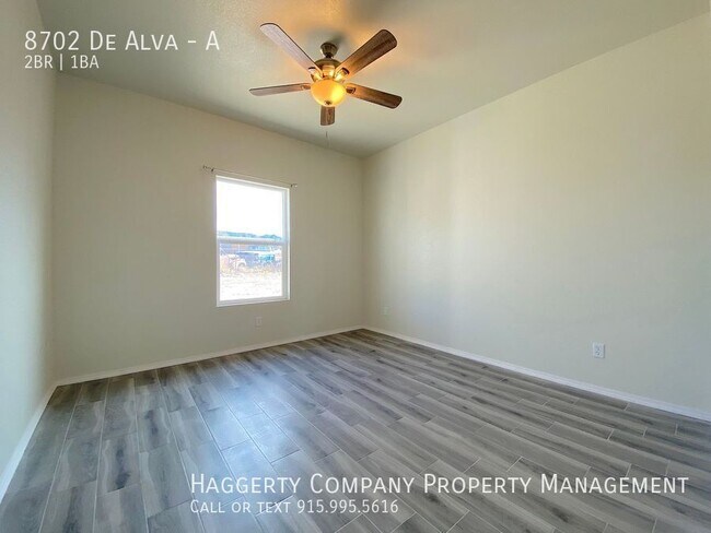 Building Photo - 8702 De Alva Dr