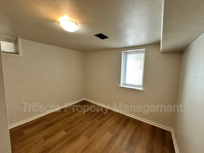 Building Photo - 622 Miller Dr