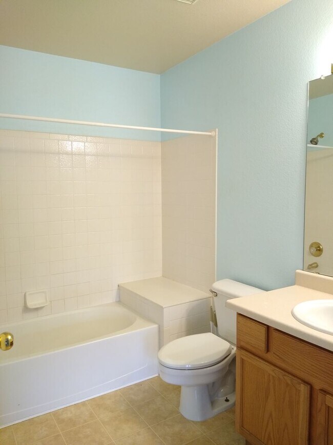 Building Photo - Fabulous Townhome Near Cherry Creek State ...