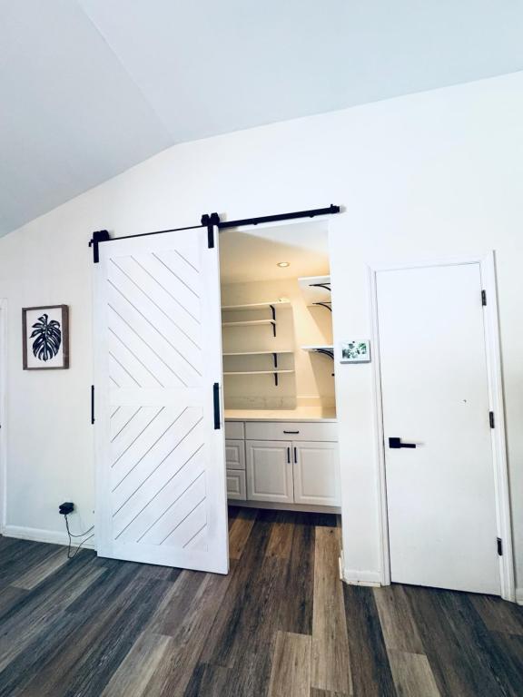 Building Photo - 360 Betsy Rd