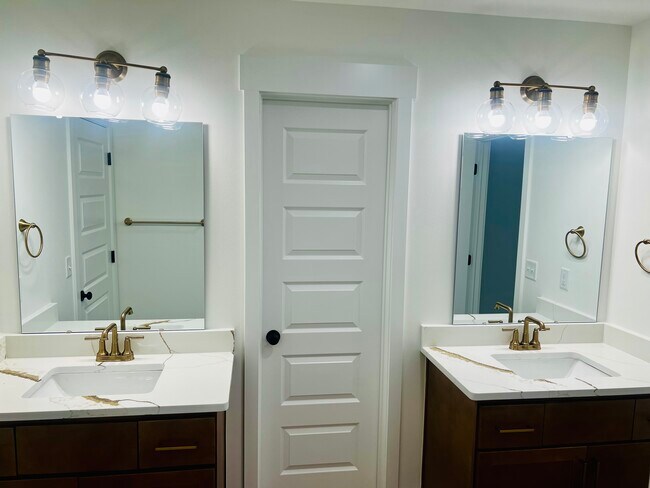 Building Photo - 251 Kristen Ln