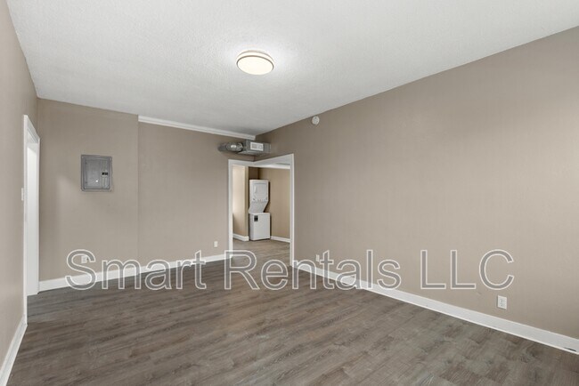 Building Photo - 4205 Ellenwood Ave