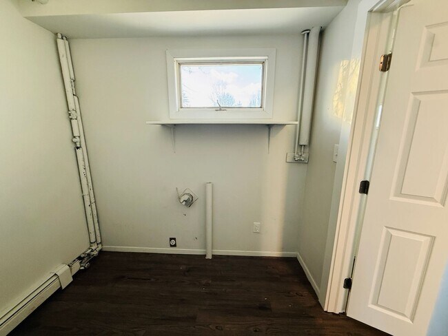 Building Photo - 245 Parliament Cir