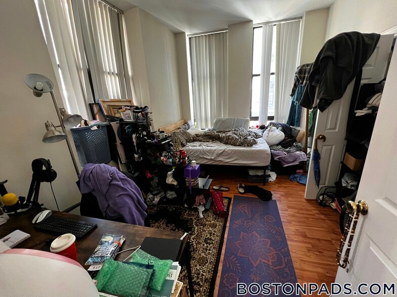 Building Photo - 81 Essex St