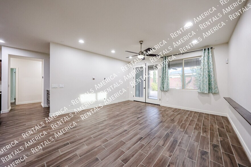 Building Photo - 2616 W Perola Dr