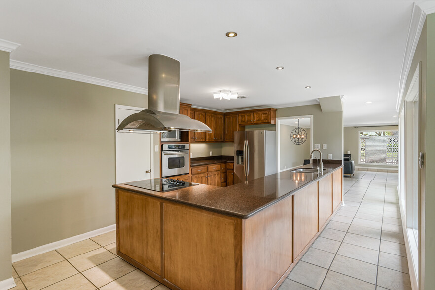 Building Photo - 4942 Cherry Hills Dr