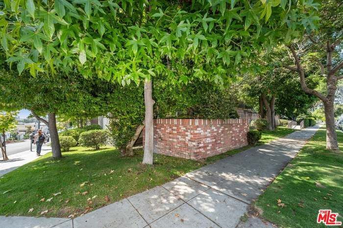 Building Photo - 1125 Pico Blvd