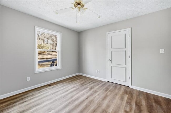 Building Photo - 5825 Stonehaven Dr NW