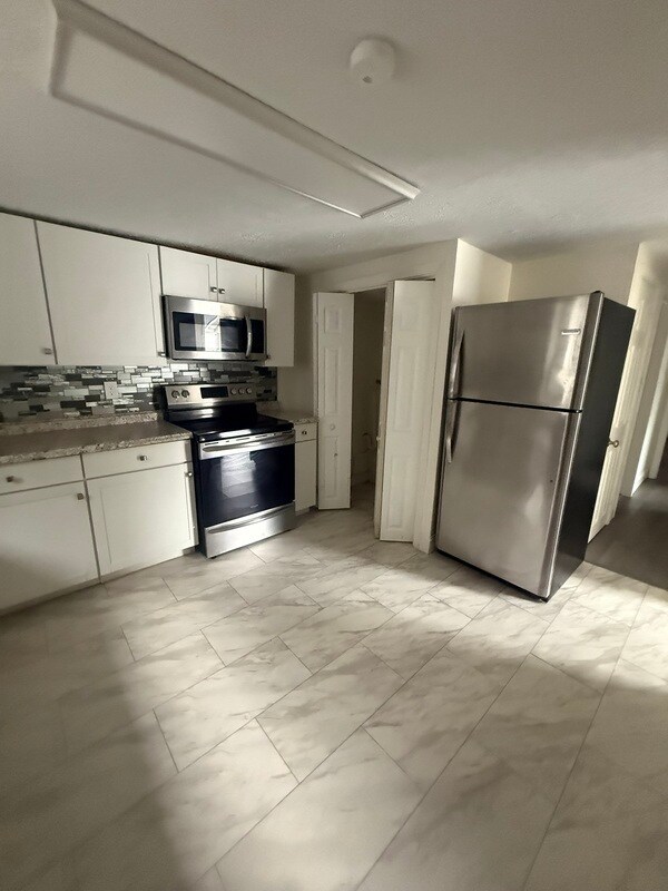 Building Photo - 1300-1330 Windsor Avenue - 1302 B