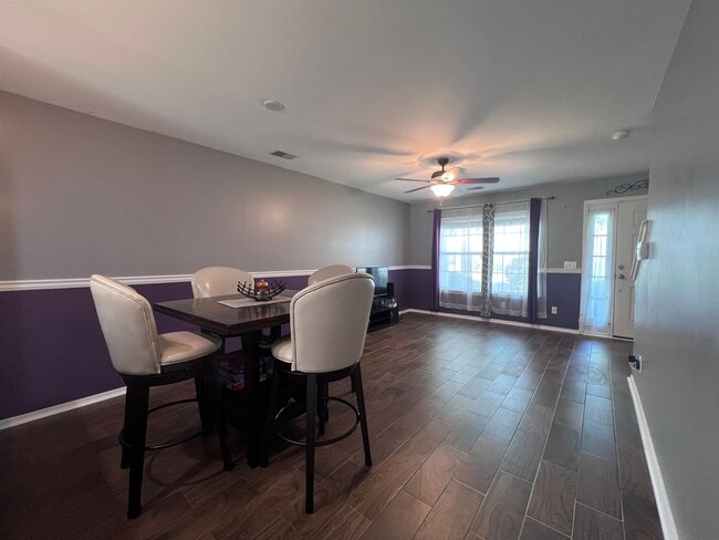 Building Photo - 2 bedroom 2.5 bath Townhome in Godley Park