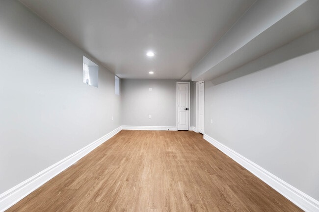 Building Photo - 7917 S Ellis Ave