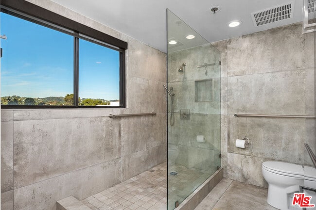 Building Photo - 10660 Wilshire Blvd