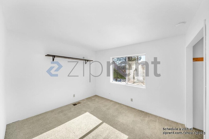 Building Photo - 140 Crable St