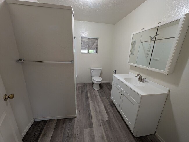 Building Photo - 2 bedroom one bath House in Shasta Lake