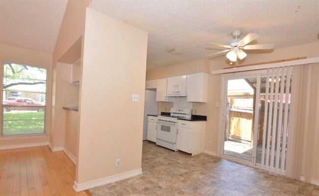 Building Photo - 10801 Lanshire Dr