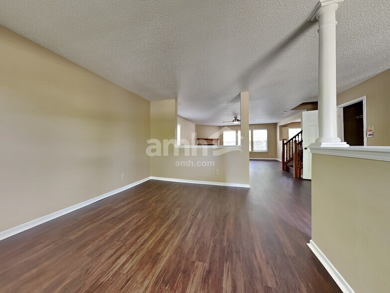 Building Photo - 10215 Noble Ct