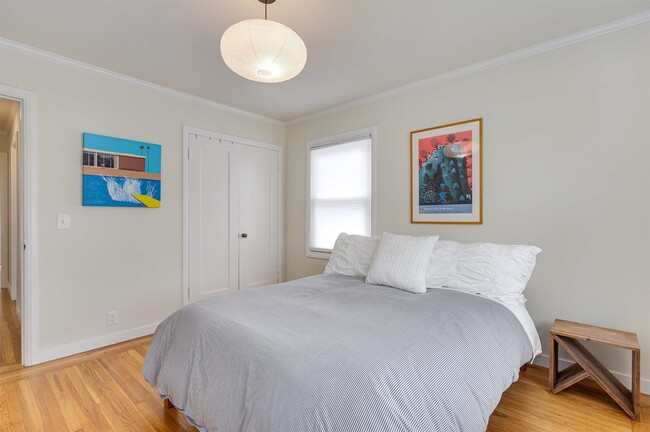 Building Photo - Alta Heights Beautifully Renovated Cottage