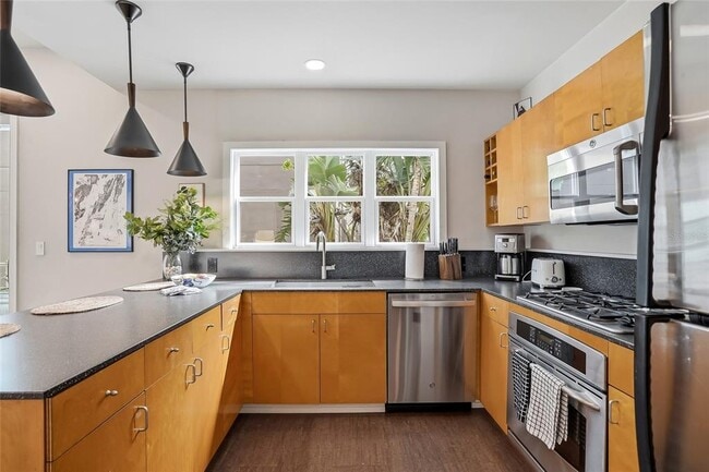 Building Photo - 106 Fareham Pl N