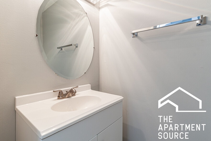 Building Photo - 745 W Gordon Ter