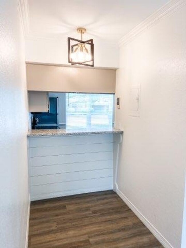 Building Photo - Fully Remodeled Townhome in PG!