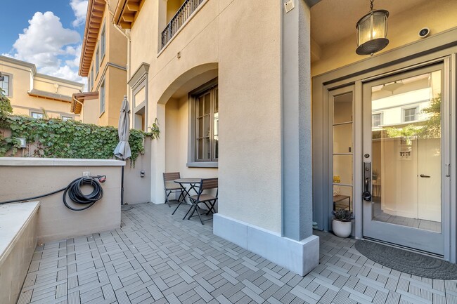 Building Photo - 356 Santana Row