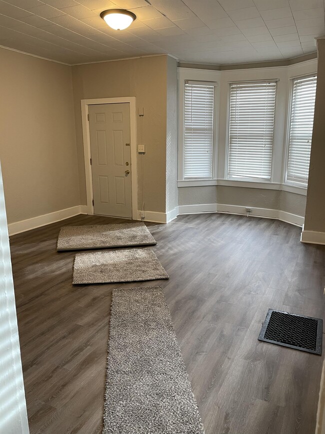Building Photo - 651 Caledonia Pl