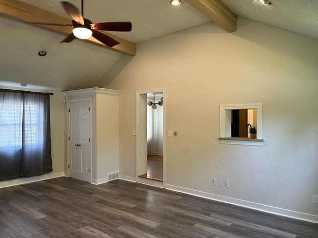 Building Photo - Spacious Colonial For Rent in Lyndhurst