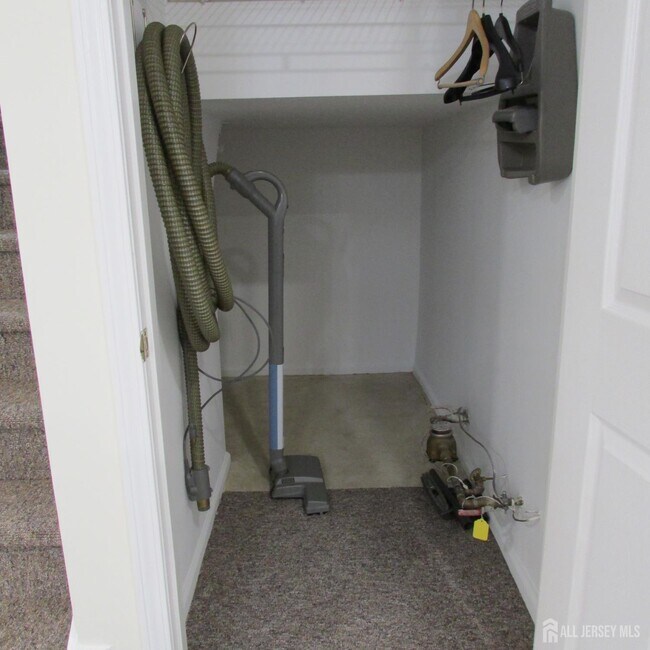 Building Photo - 29 Tall Oaks Ct