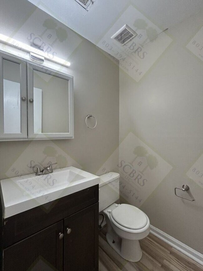 Building Photo - 10 Silver Oak Cir
