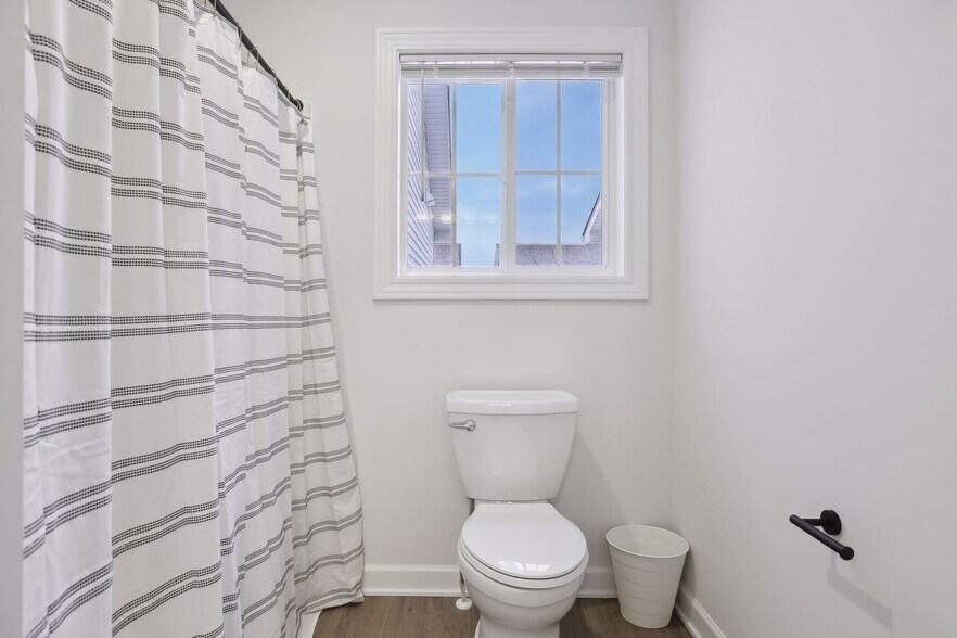 Building Photo - 947 Willow Pl