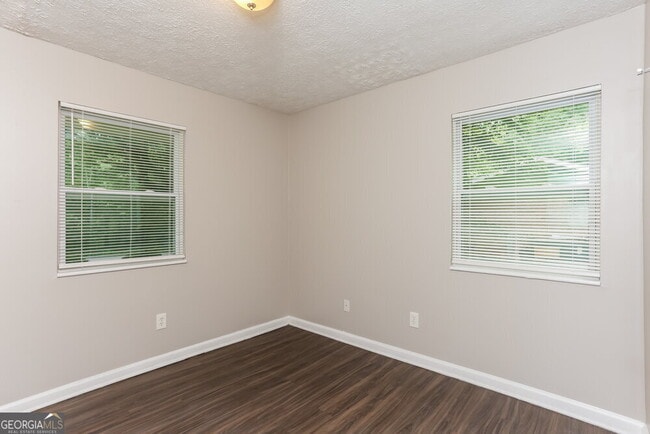 Building Photo - 599 Plainville Dr SW