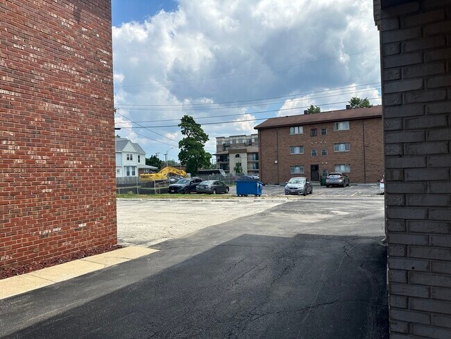 Building Photo - 9529 Minnick Ave