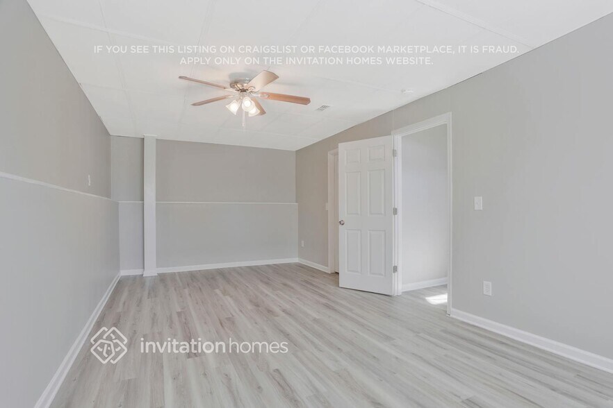 Building Photo - 301 Willow Ln