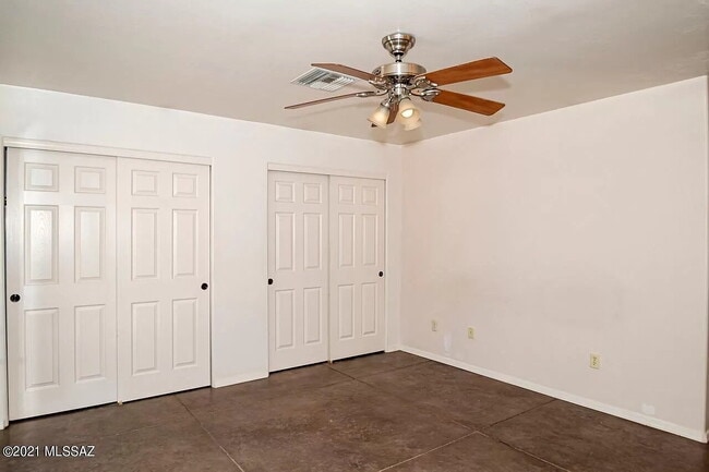 Building Photo - Move in October and get November rent FREE...