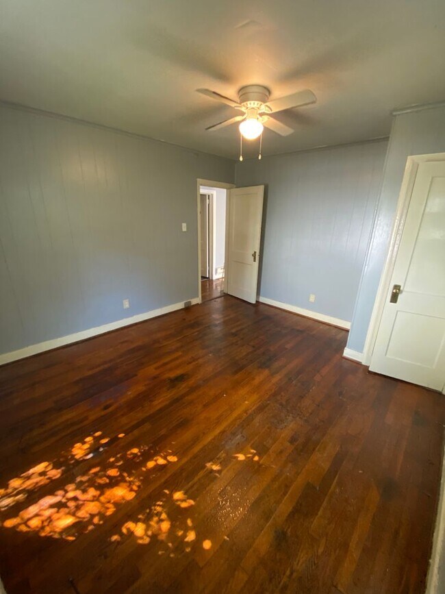 Building Photo - 3 bed house in Henrico County! Alle electric, Central HVAC, large yards, laundry Rva North side!