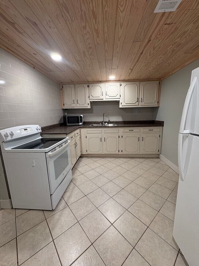 Building Photo - Renovated 2BR Ranch Near UGA in Bogart/Cleveland Road Area