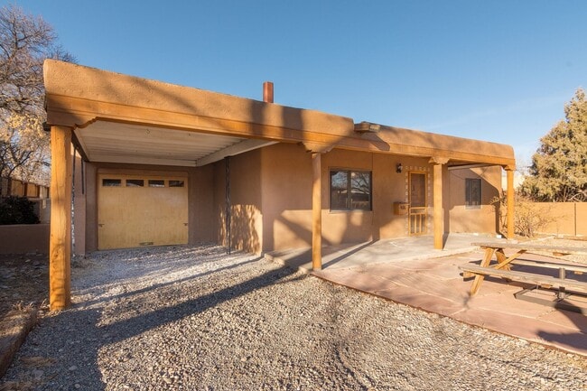Building Photo - Santa Fe Traditional Home