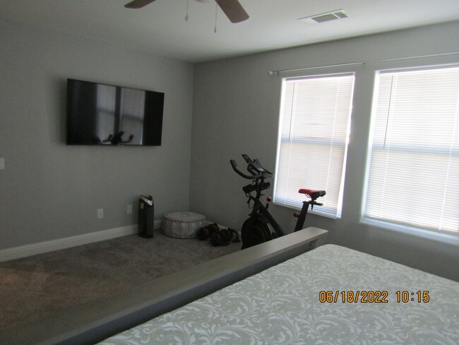 Building Photo - Beautiful Newer Two Story Home in The Gate...