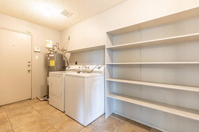 Building Photo - 8423 Parry Path