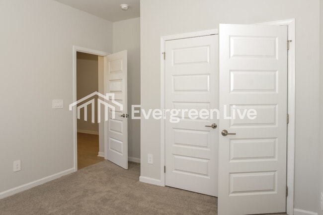 Building Photo - 106 Chain Bridge Circle