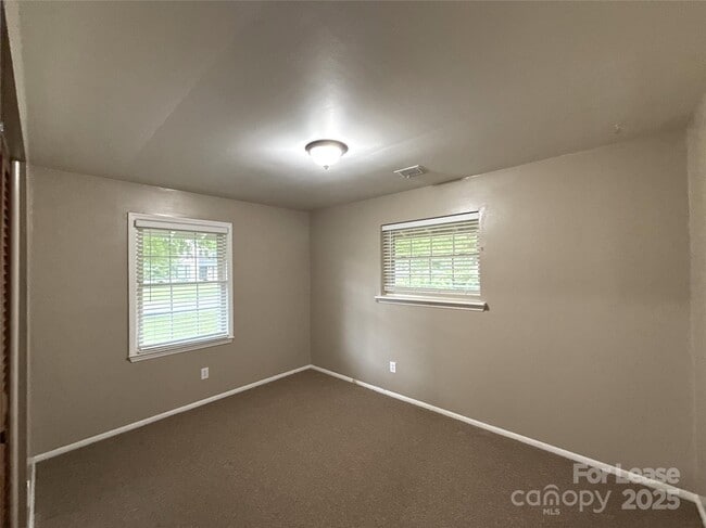 Building Photo - 118 Manning Dr