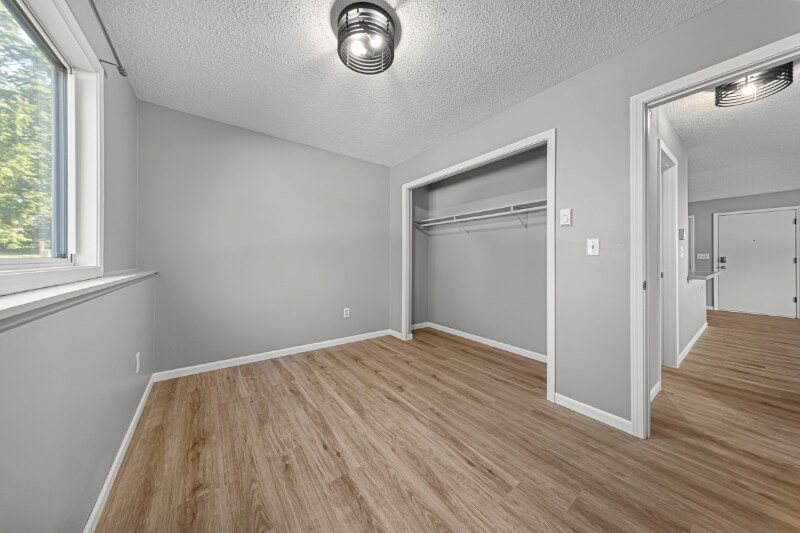 Building Photo - 1402 Division St W